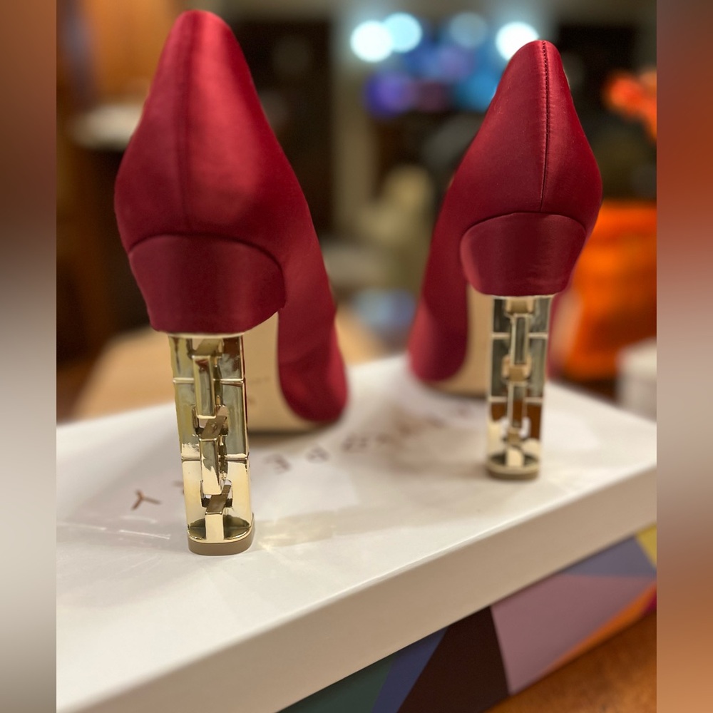 Katy Perry Suzanne satin Mulberry pumps. New with box. - Picture 6 of 7